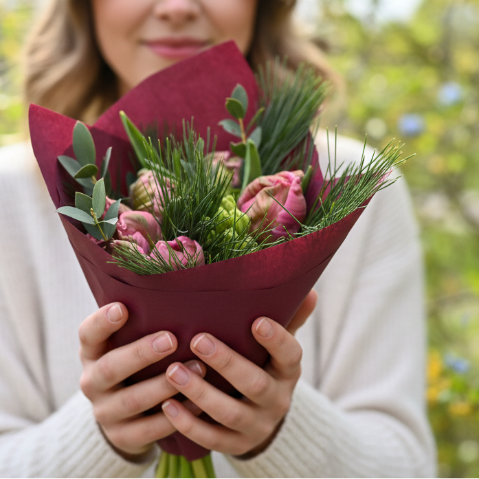 Helmi Spring with Bouquet